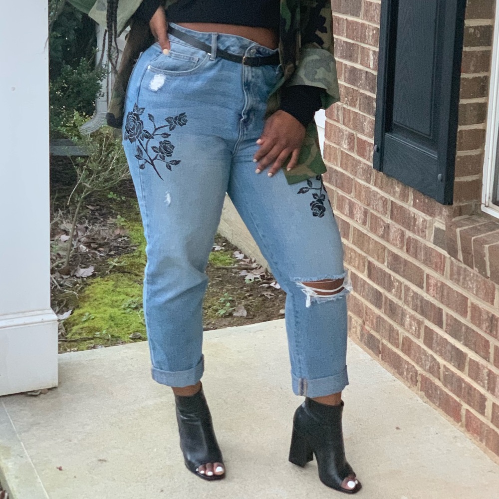 PacSun Mom Jean - Black Roses
